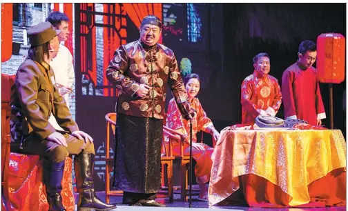  ?? PHOTOS BY WEN LEI / FOR CHINA DAILY ?? A scene from TheJiang'sHouse1912 in Dalian, Liaoning province. The production was the city's first crowdfunde­d modern drama.