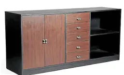  ?? ?? Credenza cabinet