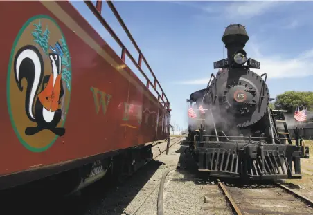  ?? Paul Chinn / The Chronicle 2013 ?? The No. 45 steam engine of the Skunk Train waits for the afternoon run at the train depot in Fort Bragg.