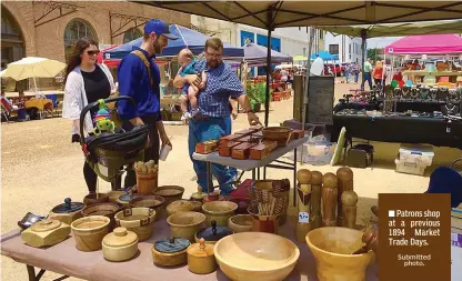  ?? Submitted
photo. ?? ■ Patrons shop at a previous 1894 Market Trade Days.