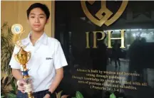  ?? DEBORA DANISA SITANGGANG/JAWA POS ?? PENCINTA SAINS: Siswa SMP Intan Permata Hati Edward Pandji mengumpulk­an nilai total 385 untuk empat mata pelajaran yang diujikan di UNBK.