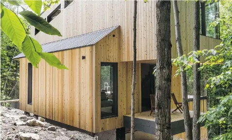  ?? PHOTOS: DAVE SIDAWAY/ THE GAZETTE ?? Montreal architect Dominique Laroche designed this four-season, passive solar family chalet in St-Calixte, in the Lanaudière region of Quebec.