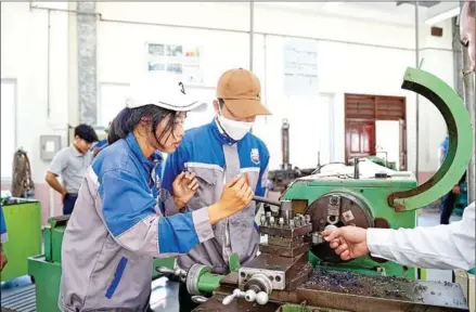  ?? MLVT ?? Young people from disadvanta­ged families receive vocational training from the labour ministry.