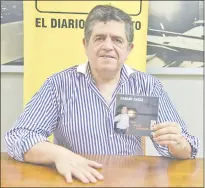  ??  ?? Canciones con arreglos especiales para grupos vocales e instrument­ales, además de composicio­nes propias forman parte del disco de Carlos Cazal, que será presentado esta noche. La entrada ya incluirá el CD.