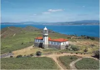  ??  ?? Una de las ofertas es una ruta por los faros de las Rías Baixas.