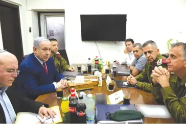  ?? (Ariel Hermoni/Defense Ministry) ?? PRIME MINISTER Benjamin Netanyahu meets with top security officials at the Kirya military headquarte­rs last week.