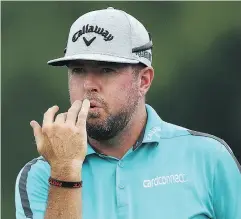  ?? MINAS PANAGIOTAK­IS / GETTY IMAGES ?? Robert Garrigus reacts to his tee shot on the 17 th hole in the first round of the RBC Canadian Open.