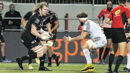  ?? Photo Jean-François Basset ?? Pour sa centième sous le maillot oyonnaxien, Phoenix Battye a brillé lors de la large victoire des siens contre Vannes.