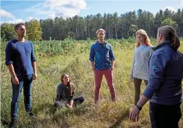  ??  ?? …AND RELAX: Participan­ts soak up the clean air at a forest bathing break