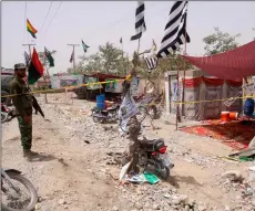  ?? AP PhoTo/ArshAd BuTT ?? A Pakistani soldiers stands guard at the site of a bombing in Quetta, Pakistan, on Wednesday.