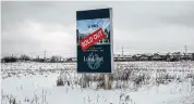  ?? BRETT GUNDLOCK / THE NEW YORK TIMES ?? Advertisin­g for new housing in the Greenbelt, the ecological­ly protected land surroundin­g Toronto and nearby communitie­s, in Richmond Hill, Canada, Jan. 27.