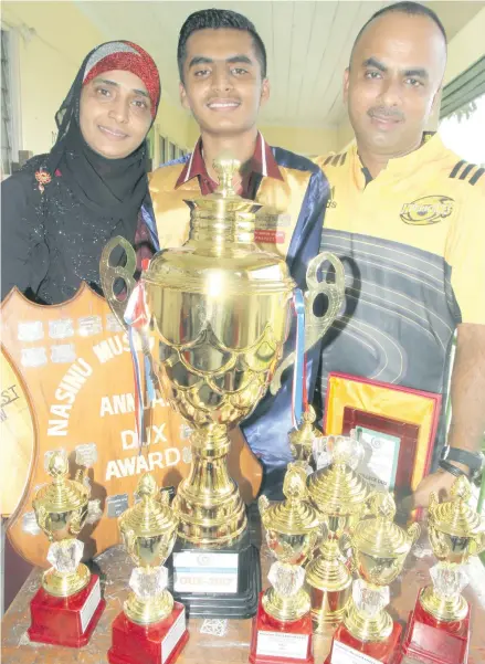  ?? Photo: Ronald Kumar ?? Nasinu Muslim College annual prize giving ceremony Dux of the year Maazil Khan on November 16, 2017.