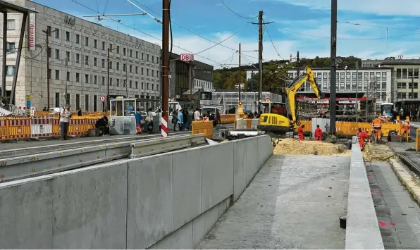  ?? Foto: Alexander Kaya ?? Die Eröffnung des neuen Parkhauses am Bahnhof an der Friedrich‰ebert‰straße in Ulm verzögert sich.