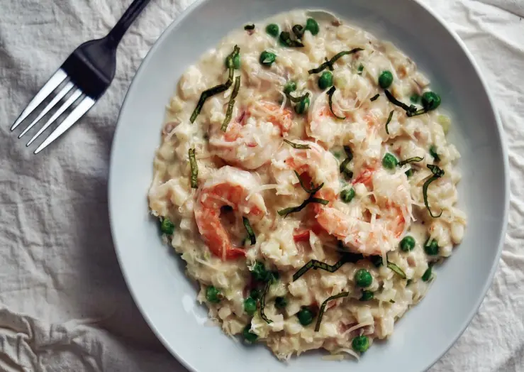  ??  ?? Cauliflowe­r “Risotto” with Shrimp and Peas