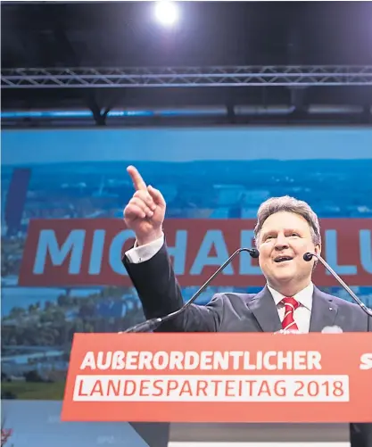  ?? Alex Halada/picturedes­k.com ?? 57 Prozent: Michael Ludwig wurde am Samstag zum neuen Vorsitzend­en der Wiener SPÖ gewählt.