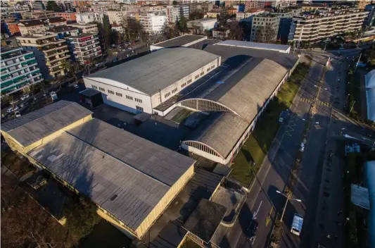  ?? TI-PRESS ?? Panoramica del Campo Marzio nord: resterà così ancora per qualche anno. Negli ultimi tempi, il Municipio ci azzecca poco nel bandire gare pubbliche (come per l’aeroporto)