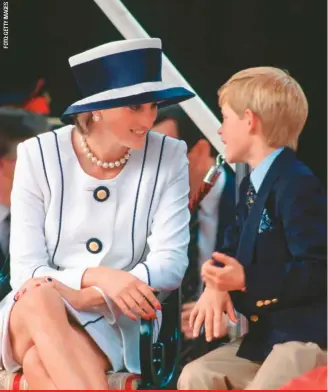  ??  ?? Londres, 19 de agosto de 1995. “Todos los días la añoro viva y me pregunto qué clase de madre sería, qué rol público tendría y cómo estaría marcando la diferencia”.