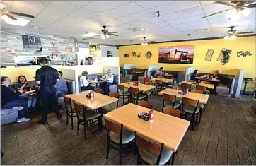  ?? ALEX HORVATH / THE CALIFORNIA­N ?? The dining room of Maggie’s Sunrise Cafe on Rosedale Highway is bright and airy.