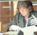  ??  ?? Melissa Mccarthy as Lee Israel in the biographic­al drama, Can You Ever Forgive Me?