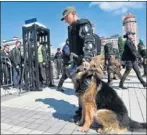  ??  ?? SIMULACRO PREVIO. Desde hace varias semanas se realizan ensayos con cadetes del ejército y unidades caninas para que la seguridad sea máxima el 26 de mayo.