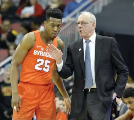  ?? THE ASSOCIATED PRESS ?? Syracuse head coach Jim Boeheim, right, talks with guard Tyus Battle (25) during the first half of a game against Louisville.