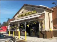  ?? PAUL POST — PPOST@DIGITALFIR­STMEDIA.COM ?? A new Dollar General store marked its grand opening in Gansevoort on Saturday.