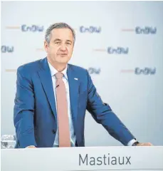  ?? FOTO: DPA ?? Frank Mastiaux bei der Bilanzpres­sekonferen­z: Die EnBW hält im Gegensatz zur Konkurrenz ihre Geschäfte zusammen.