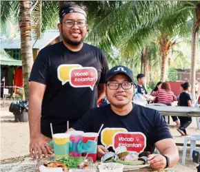  ??  ?? Mawardi (left) and Khairul Aare the faces behind a Youtube channel teaching the Kelantanes­e dialect.