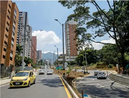  ?? FOTO JAIME PÉREZ ?? La doble calzada en la loma de Los Parra permitirá mejorar la conexión vehicular entre el Oriente y el Occidente del área metropolit­ana y descongest­ionar el corazón de la comuna 14.