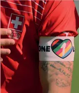  ?? ?? Proibita
La fascia da capitano con la scritta One Love che è stata vietata dalla Fifa.