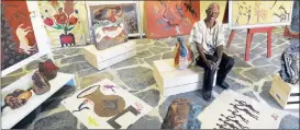  ?? Picture: BRENTON GEACH ?? SIGNIFICAN­T: Lavender Hill artist Robert Petersen with his artwork at the Khoisan art exhibition at the Castle of Good Hope.