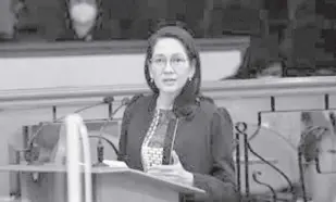  ?? ?? SEN. Hontiveros said senior citizens are perhaps the “most vulnerable” among those with Chronic Kidney Disease.