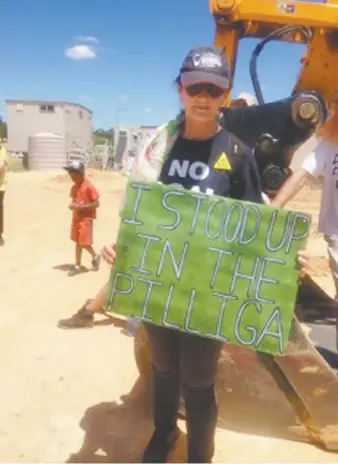  ?? PHOTO: SUPPLIED BY KNITTING NANNAS ?? Sally Forsstrom protesting at the Pilliga this week.