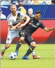  ?? Jayne Kamin-Oncea Getty Images ?? PERRY KITCHEN of the Galaxy, left, and Steven Beitashour of LAFC battle during their first game.