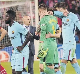  ?? FOTO:M. MONTILLA ?? Dueños de las áreas Messi y Ter Stegen se abrazaron tras la victoria