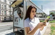  ?? Foto: Michal Šula, MAFRA ?? Město plánuje za tři roky nahradit stávající přístřešky u zastávek MHD a ukončit smlouvu s JCDecaux.