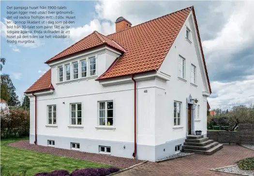  ??  ?? Det pampiga huset från 1900-talets början ligger med utsikt över grönområde­t vid vackra Trollsjön mitt i Eslöv. Huset ser i princip likadant ut i dag som på den bild från 30-talet som paret fått av de tidigare ägarna. Enda skillnaden är att huset på den tiden var helt inbäddat i frodig murgröna.