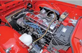  ??  ?? Much was made of Triumph’s use of Lucas fuel injection on the TR5 (above left), but TR250s for North America got Stromberg 175 CD carbs.