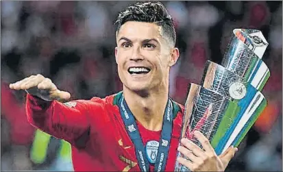  ?? FOTO: INSTAGRAM ?? Cristiano Ronaldo, con el trofeo de la Nations League
Portugal se adjudicó la primera edición al ganar a Países Bajos en 2019