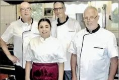  ?? - Crédits : A.L ?? Régis Bosc, le « Chef » (à gauche sur la photo) et sa brigade en cuisine