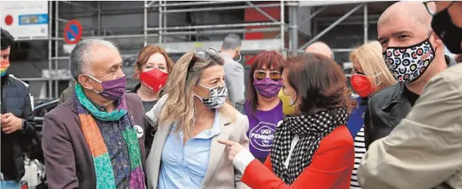  ?? JAIME GARCIA ?? Las vicepresid­entas Yolanda Díaz y Carmen Calvo, entre Pepe Álvarez y Unai Sordo, ayer, antes de comenzar la manifestac­ión en Madrid