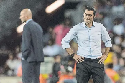  ?? FOTO: PERE PUNTÍ ?? Valverde, con Zidane al fondo El Barça de Valverde ha ganado más partidos que el Madrid de Zidane habiendo jugado menos