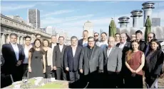  ??  ?? (Arriba) La delegación­que promueve a Coahuila en Canadá se reunió con directivos de Trans-pro Logistic, quienes ya cuentan con clientes en nuestro estado.