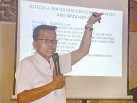  ?? SUNSTAR FOTO / ARNI ACLAO ?? WATER WOES. Provincial Water Resources Authority executive director Edgar Sibonga presents the draft water code for Cebu Province, which includes provisions for the creation of watershed conservati­on areas and action plans in the event of a water crisis.