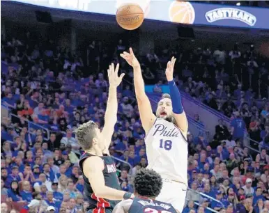  ?? CHRIS SZAGOLA/AP ?? Philadelph­ia’s Marco Belinelli contribute­d to his team’s record number of 3-pointers in Game 1, including this one over Goran Dragic, left, and Justise Winslow, center.