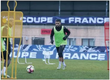  ?? (Photos Philippe Arnassan, DR) ?? Akim Orinel hier à l’entraîneme­nt prépare avec soin ce e historique.