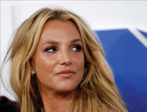  ?? ?? I årevis har fans af Britney Spears forsøgt at frigøre hende fra faderens vaergemål via kampagnen #FreeBritne­y. Det lykkedes i efteråret 2021 ved en domstol i Los Angeles.
Foto: Jordan Strauss/AP