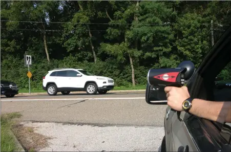  ?? MEDIANEWS GROUP FILE PHOTO ?? A state trooper uses a radar gun to see how fast drivers are going during a crackdown on speeding.