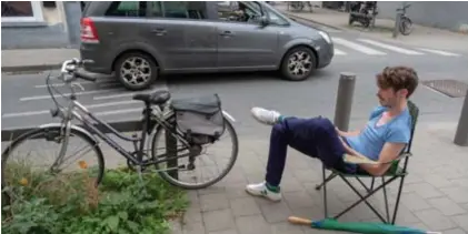  ?? FOTO JORIS HERREGODS ?? Burgers opnieuw op om op 14 mei een uur lang het verkeer in hun straat te tellen.