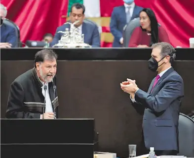  ?? LAURA LOVERA ?? El petista
Fernández Noroña y el consejero presidente el INE, Lorenzo Córdova